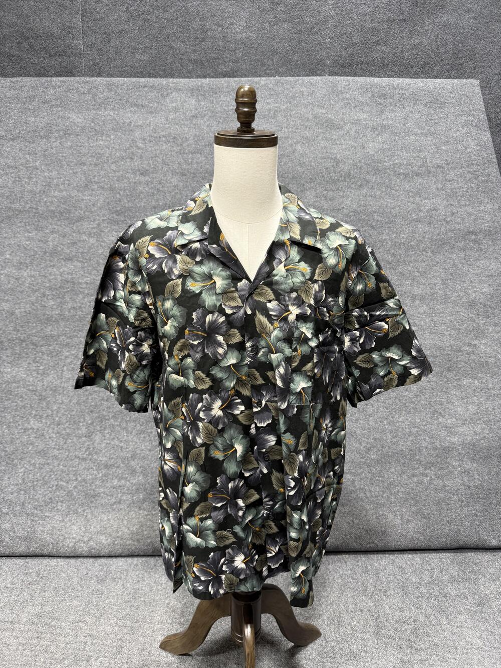 Hawaii Blues Shirt Mens 2XL Black Floral Hawaiian Short Sleeve Button-Up Casual